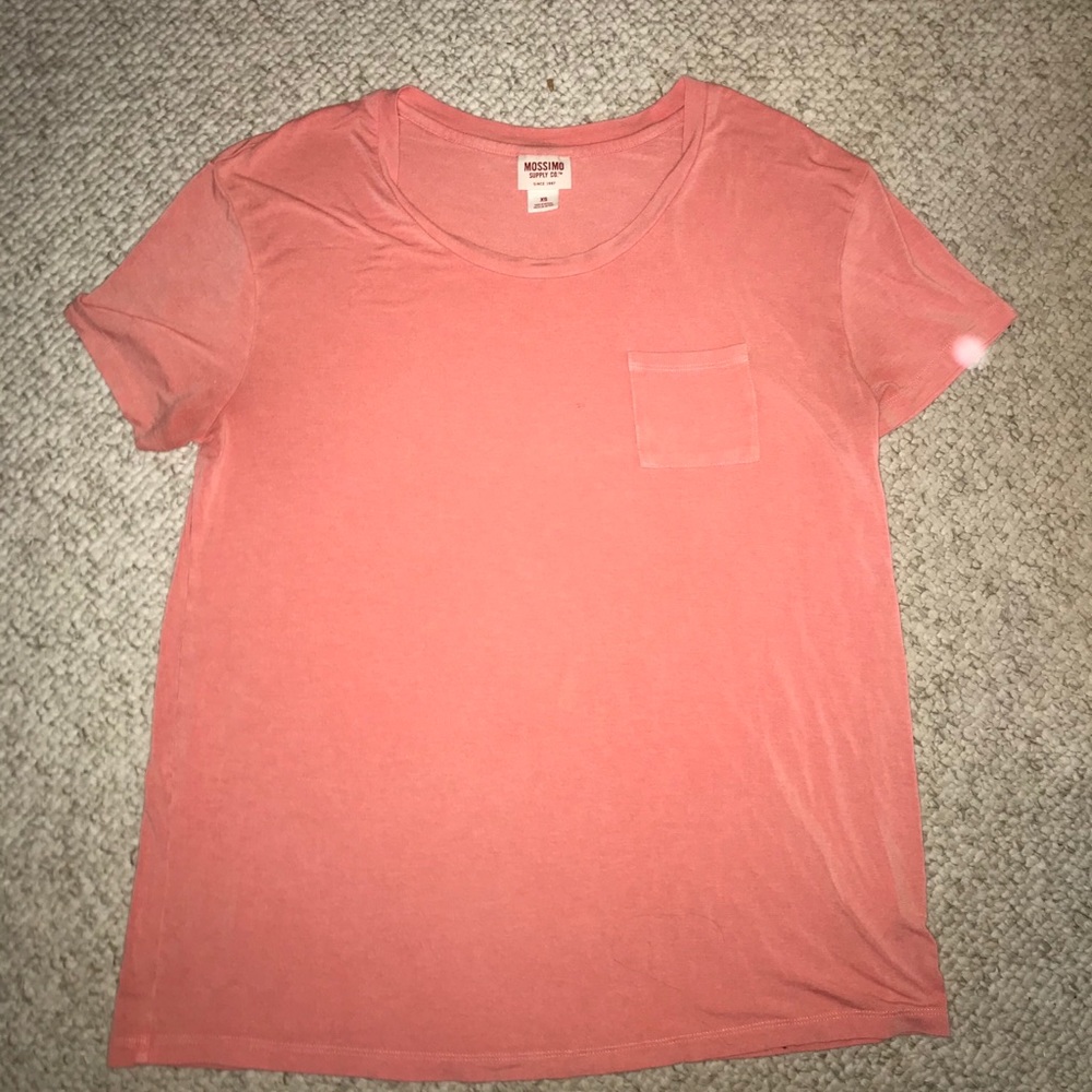 pink t shirt
